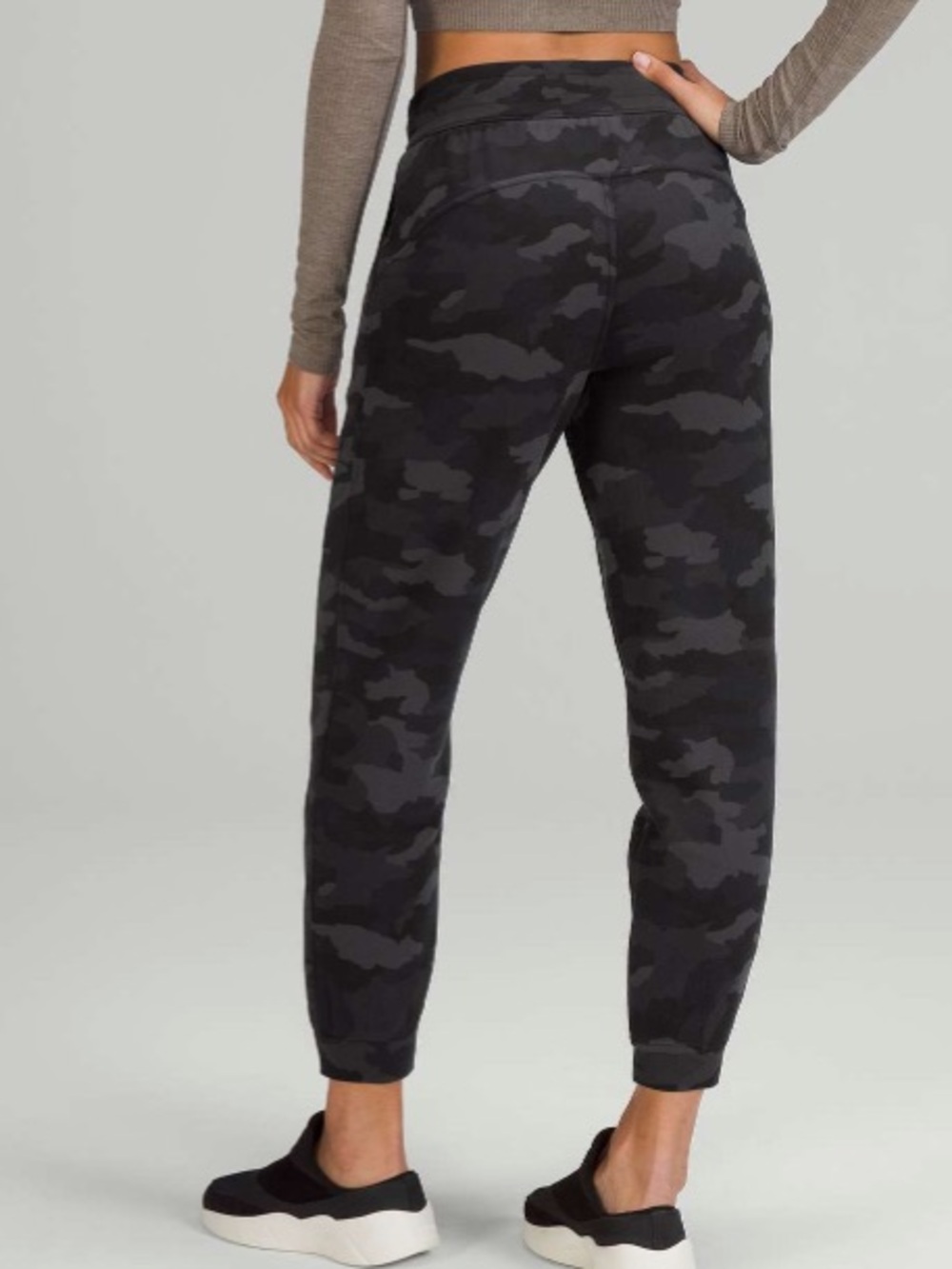 Lululemon Scuba High-Rise Jogger
7/8 Length Heritage 365 Camo Deep Coal Multi